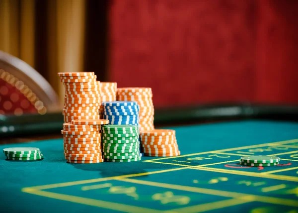 Mobile app dashboard showing live tables and sports markets